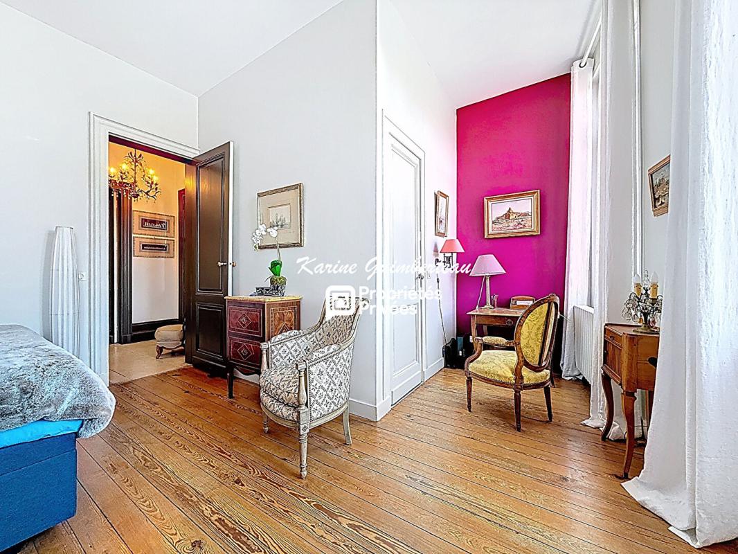 LIBOURNE Maison Bourgeoise Libourne-centre 201m2 + jardin 10