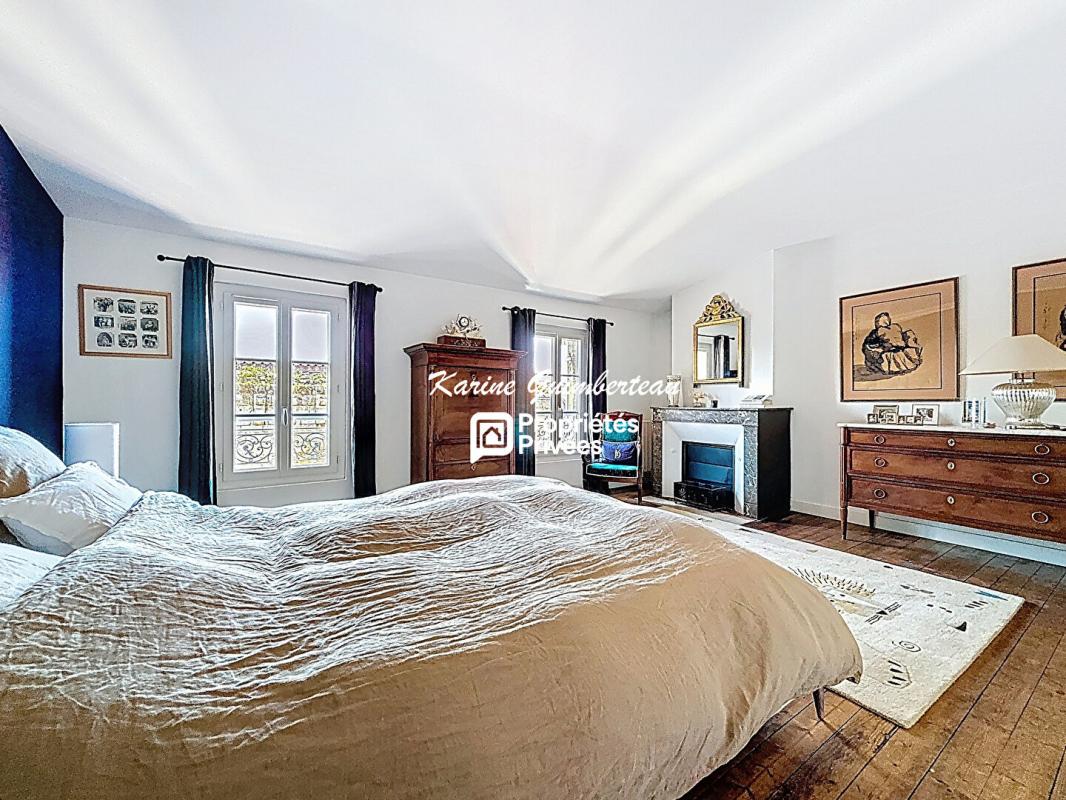 LIBOURNE Maison Bourgeoise Libourne-centre 201m2 + jardin 11