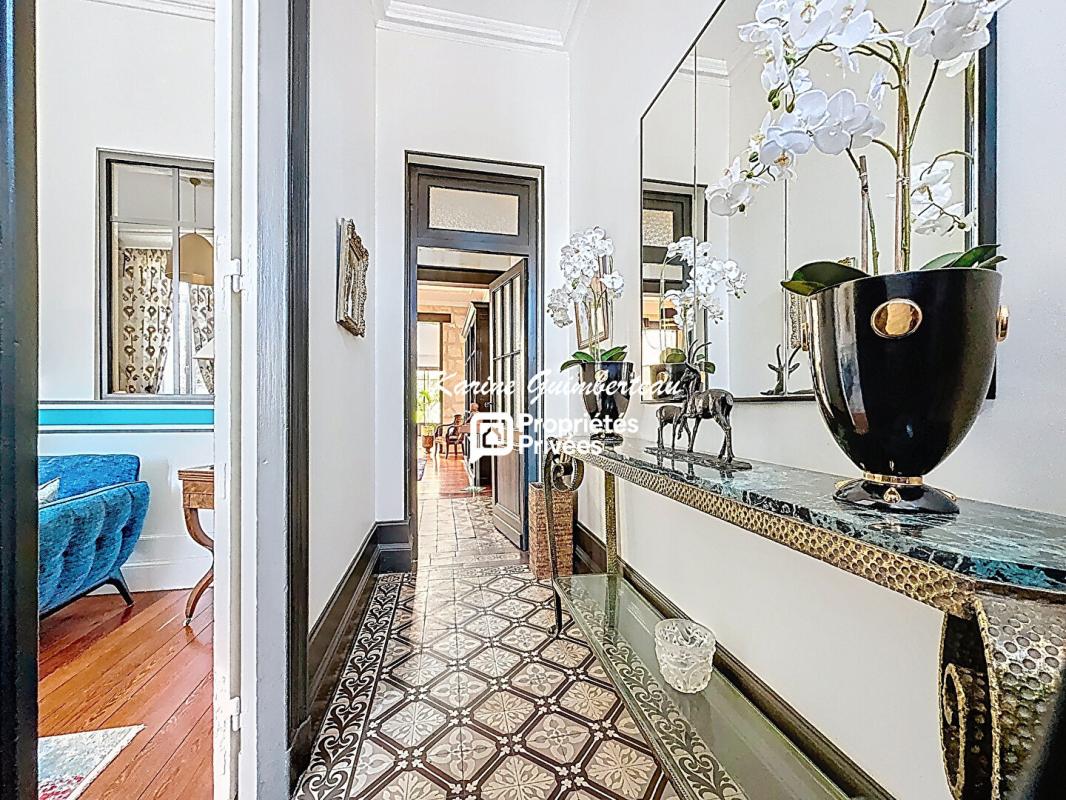 LIBOURNE Maison Bourgeoise Libourne-centre 201m2 + jardin 12