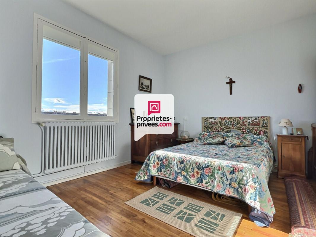 PERIGUEUX Appartement T5/6 d'env. 106 m2 en dernier étage avec 4 ch. et cave dans secteur prisé sur PERIGUEUX (24000) 7