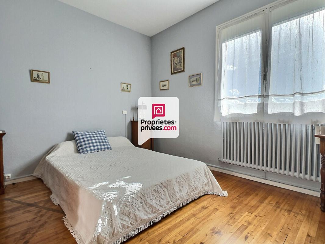 PERIGUEUX Appartement T5/6 d'env. 106 m2 en dernier étage avec 4 ch. et cave dans secteur prisé sur PERIGUEUX (24000) 8