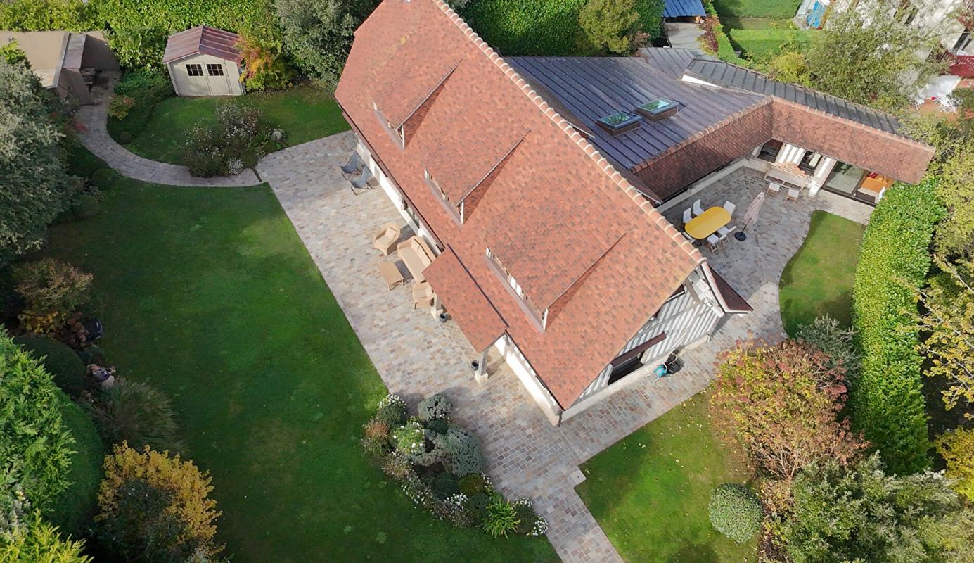 TOURGEVILLE Superbe maison Normande en colombages de 240 m² , aux portes de Deauville -très bon standing 2