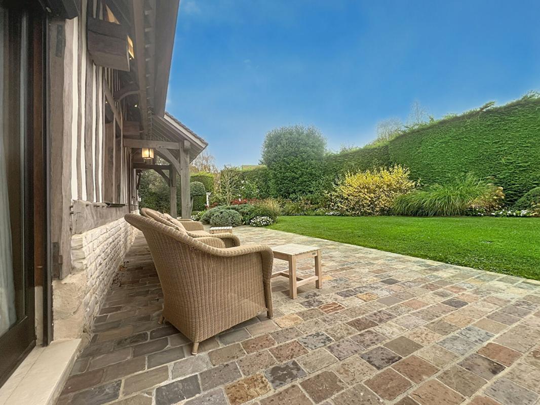 TOURGEVILLE Superbe maison Normande en colombages de 240 m² , aux portes de Deauville -très bon standing 3