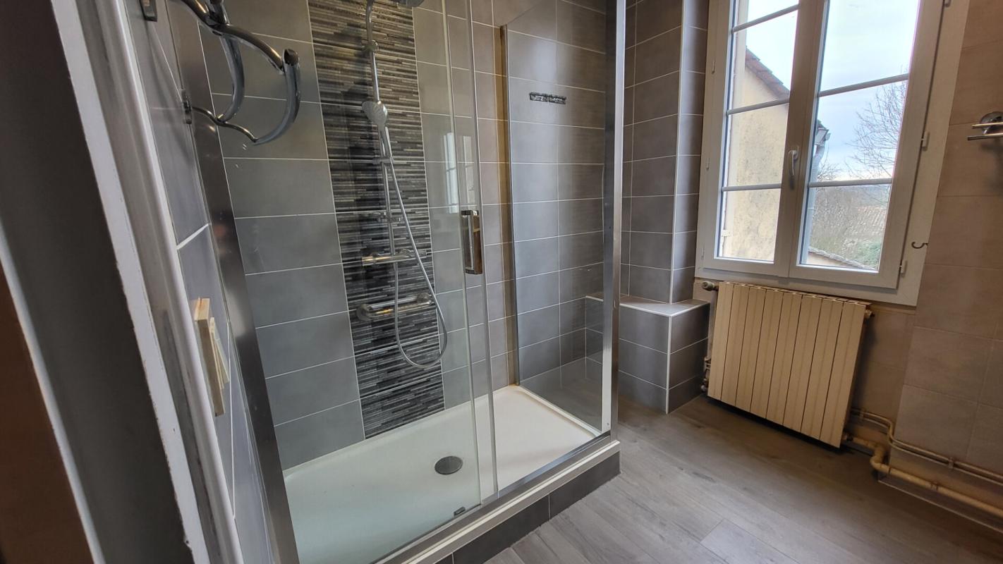 VILLEFRANCHE-DE-LONCHAT Maison de village en pierres de 240 m²  plus un appartement f 4 à Villefranche De Lonchat 24610 13