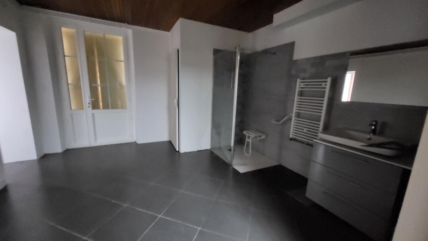 VILLEFRANCHE-DE-LONCHAT Maison de village en pierres de 240 m²  plus un appartement f 4 à Villefranche De Lonchat 24610 14