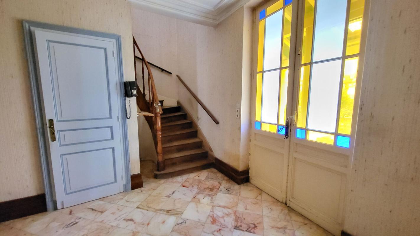 VILLEFRANCHE-DE-LONCHAT Maison de village en pierres de 240 m²  plus un appartement f 4 à Villefranche De Lonchat 24610 7