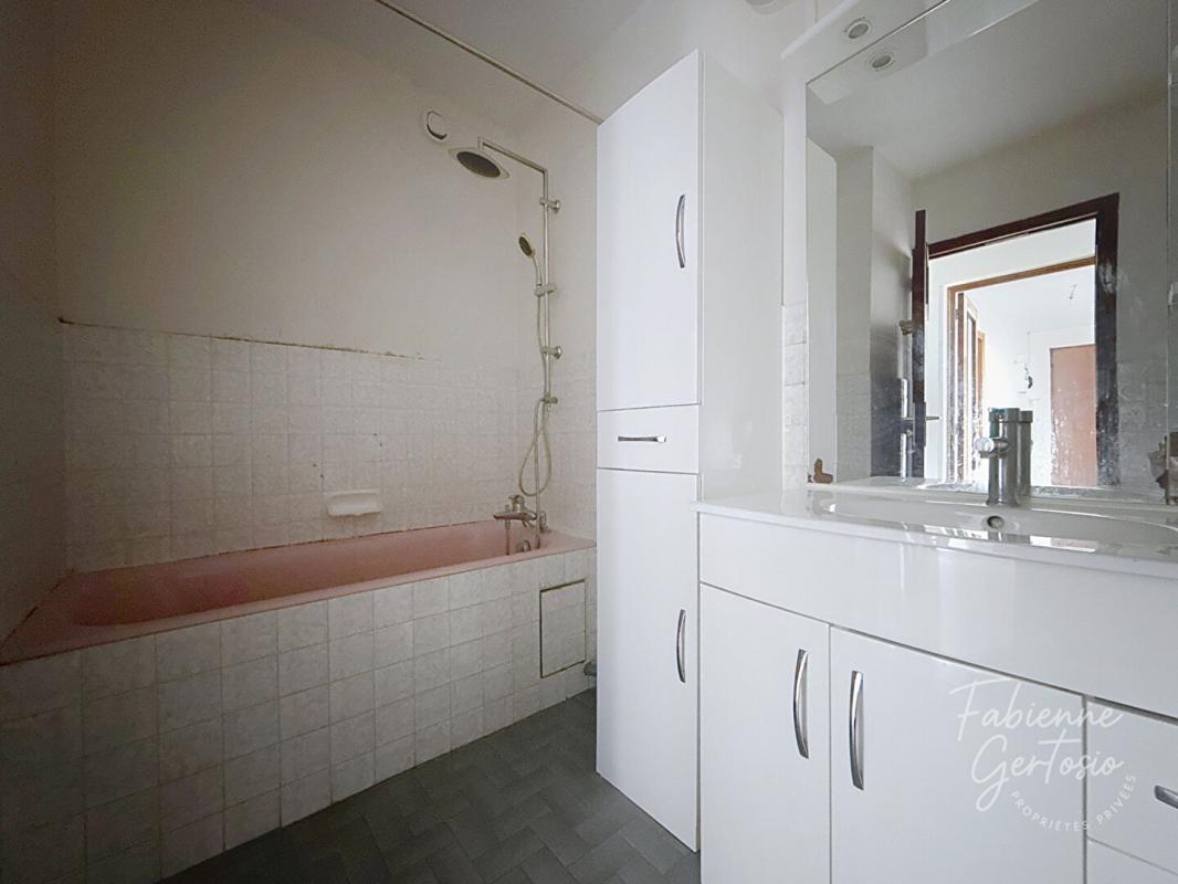 HYERES HYERES EST ! T3 de 84m2 avec cave et garage double 9