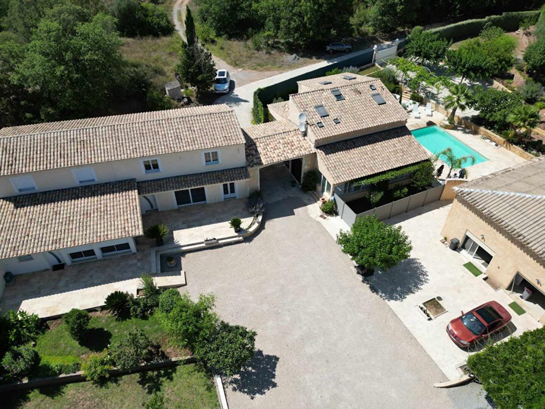 FREJUS Puget sur Argens 83480- Ensemble immobilier de 3 villas sur terrain de 5400m² 1