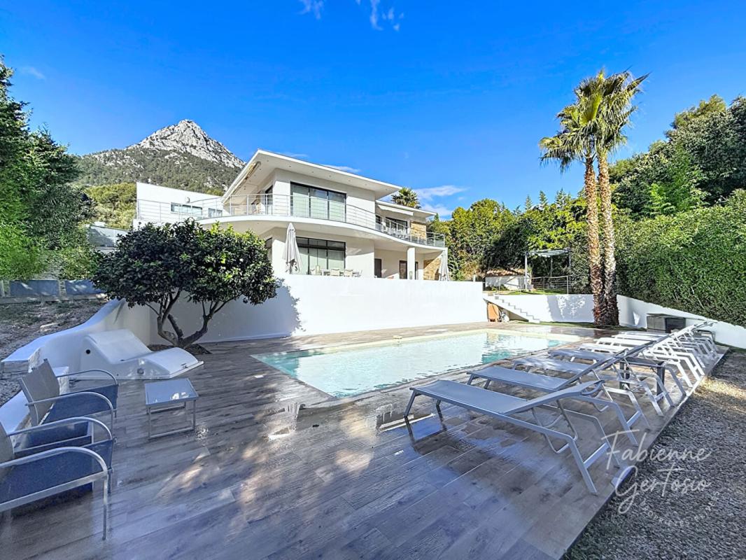 LA VALETTE-DU-VAR La Valette-du-Var ! Maison contemporaine de 240 m2 sur 2194 m2 de terrain 1