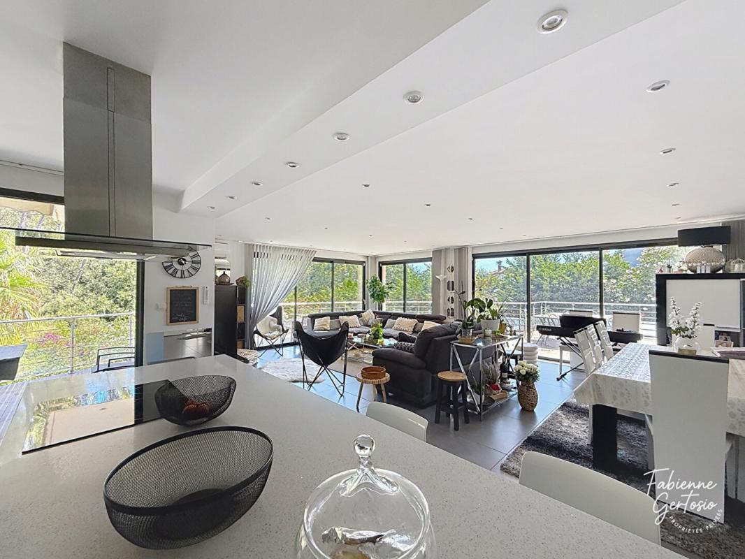 LA VALETTE-DU-VAR La Valette-du-Var ! Maison contemporaine de 240 m2 sur 2194 m2 de terrain 2