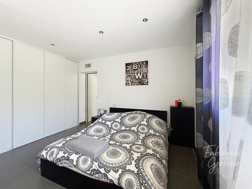 LA VALETTE-DU-VAR La Valette-du-Var ! Maison contemporaine de 240 m2 sur 2194 m2 de terrain 5