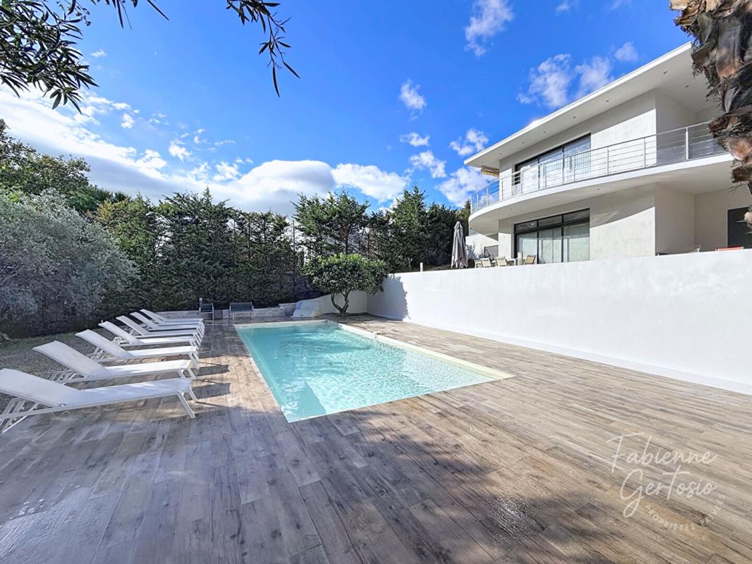 LA VALETTE-DU-VAR La Valette-du-Var ! Maison contemporaine de 240 m2 sur 2194 m2 de terrain 9