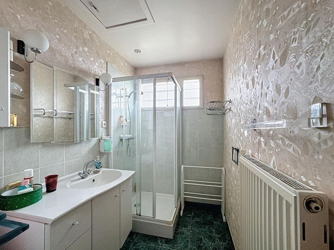 LONGJUMEAU Maison familiale avec Sous-sol totalau calme, au fond d'une impasse 11