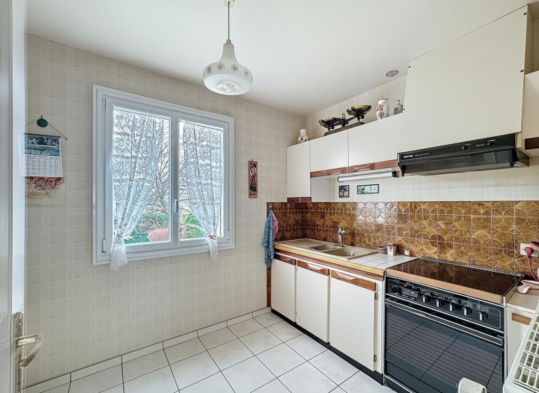 LONGJUMEAU Maison familiale avec Sous-sol totalau calme, au fond d'une impasse 3