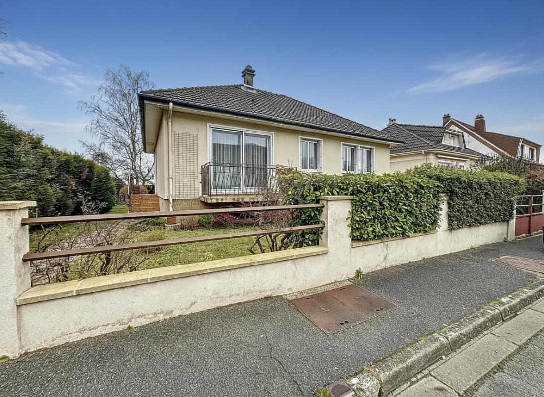 LONGJUMEAU Maison familiale avec Sous-sol totalau calme, au fond d'une impasse 5