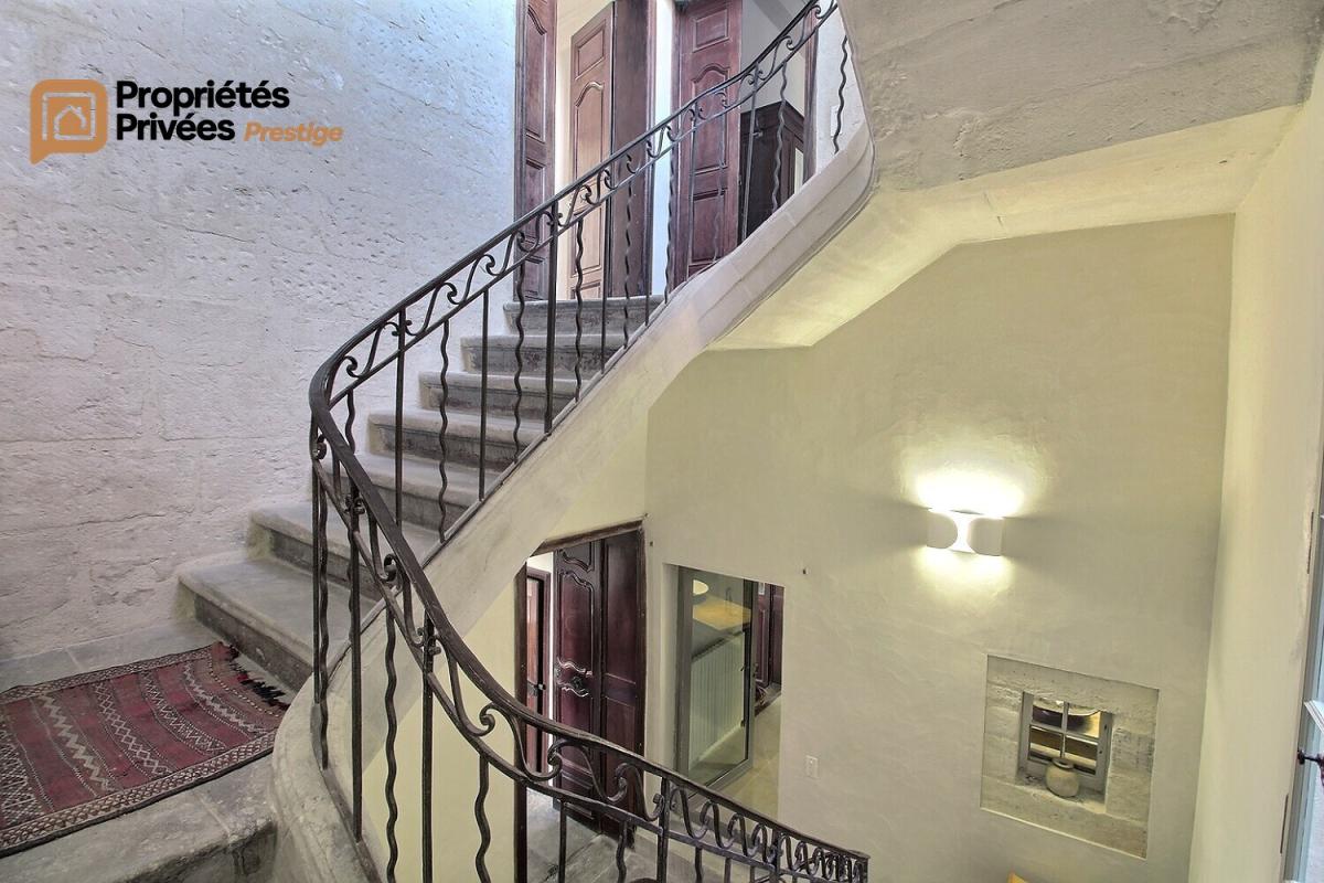 UZES Hotel particulier Uzes  rare en totalité , 10 pièce(s) 320 m2, Place Dampmartin 15