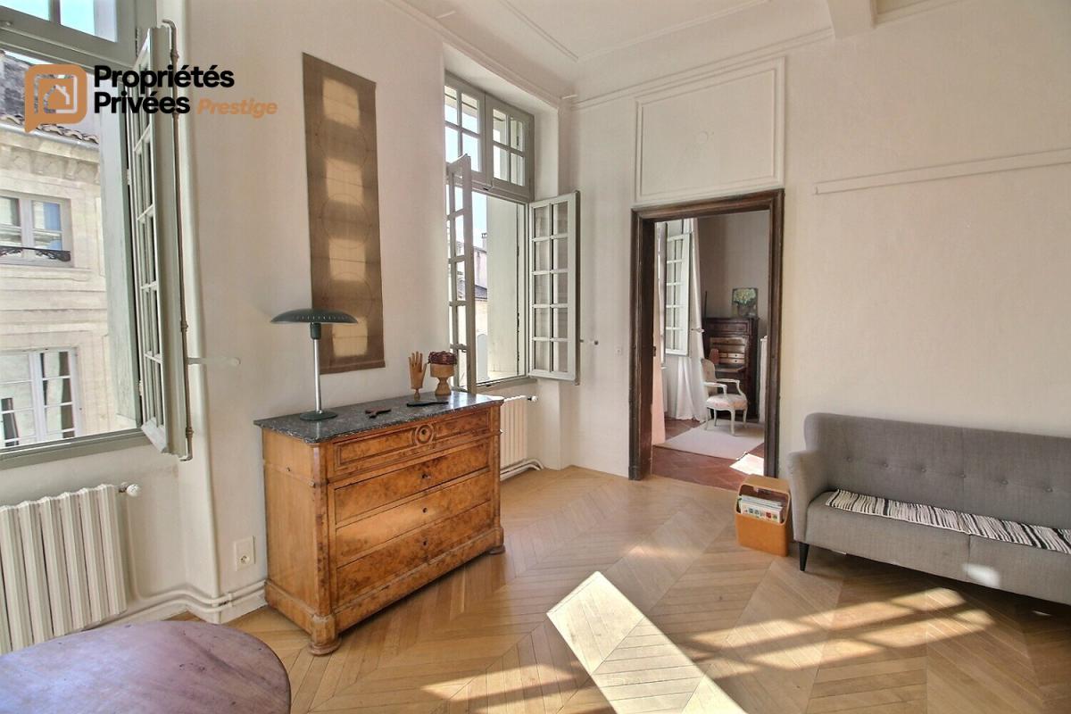 UZES Hotel particulier Uzes  rare en totalité , 10 pièce(s) 320 m2, Place Dampmartin 16