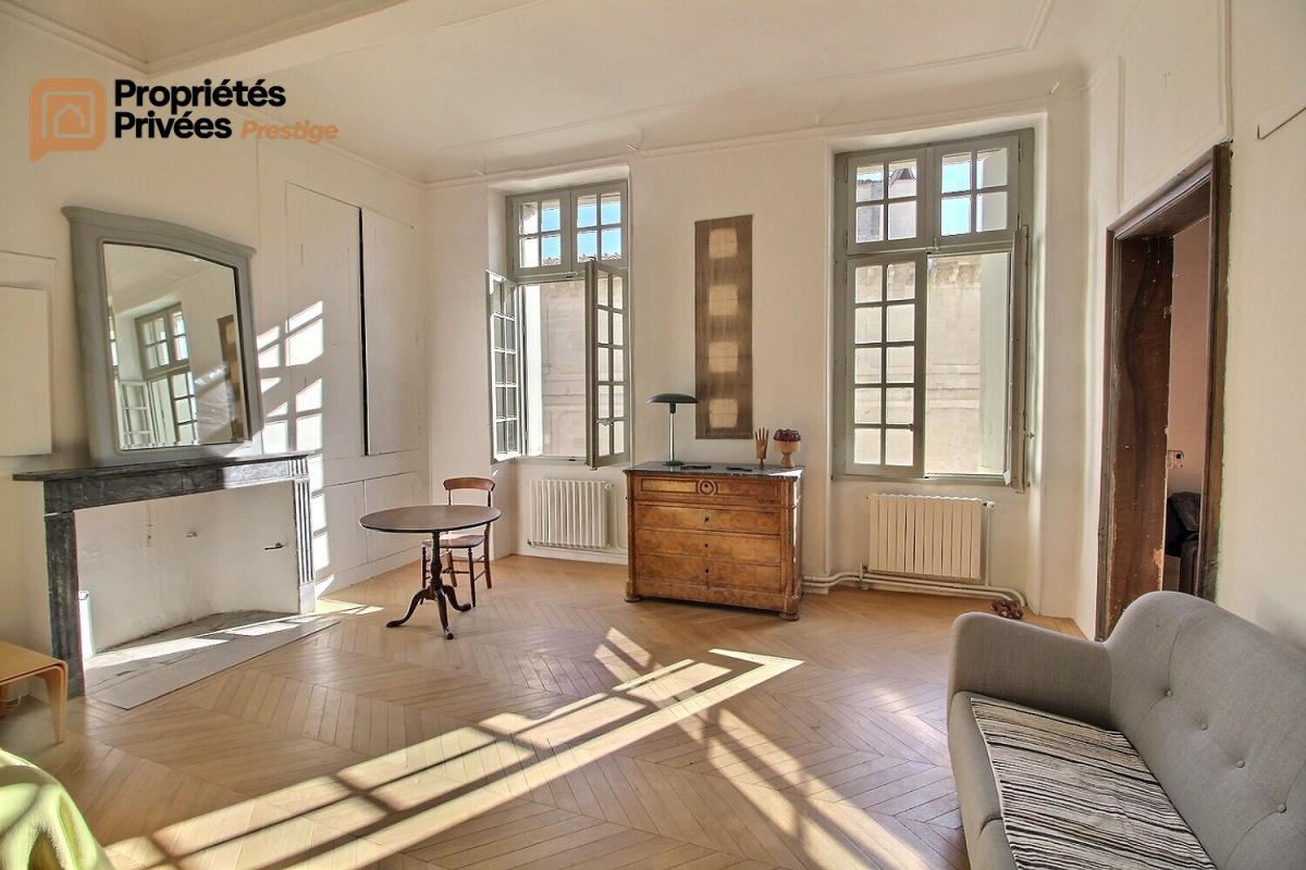 UZES Hotel particulier Uzes  rare en totalité , 10 pièce(s) 320 m2, Place Dampmartin 17