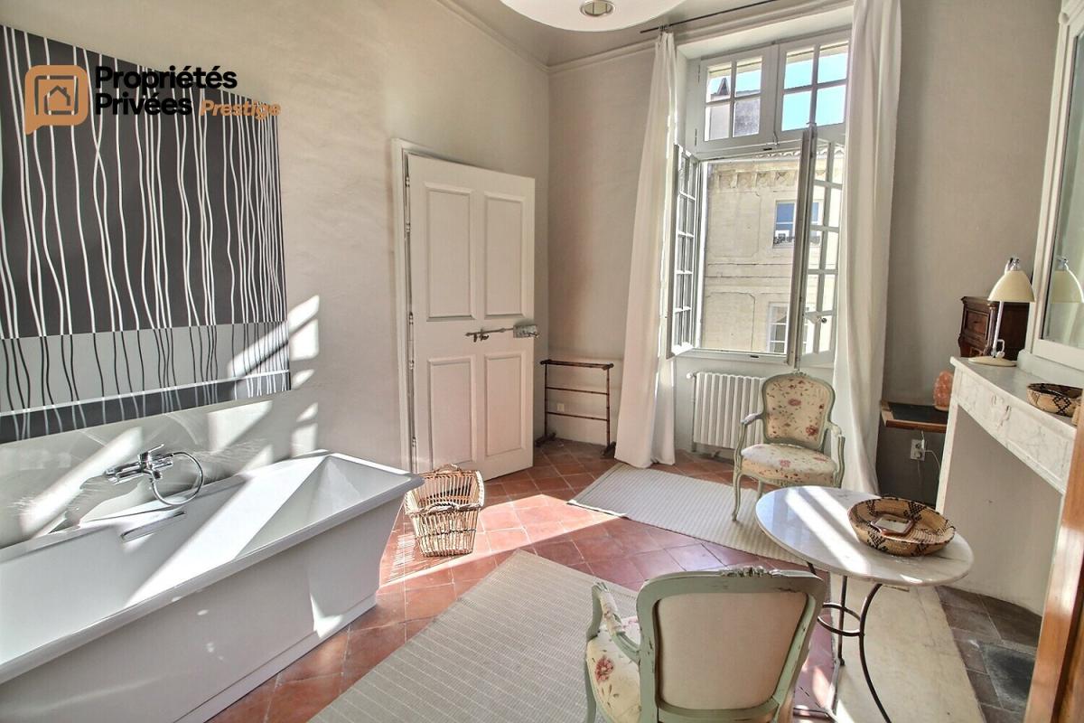 UZES Hotel particulier Uzes  rare en totalité , 10 pièce(s) 320 m2, Place Dampmartin 18