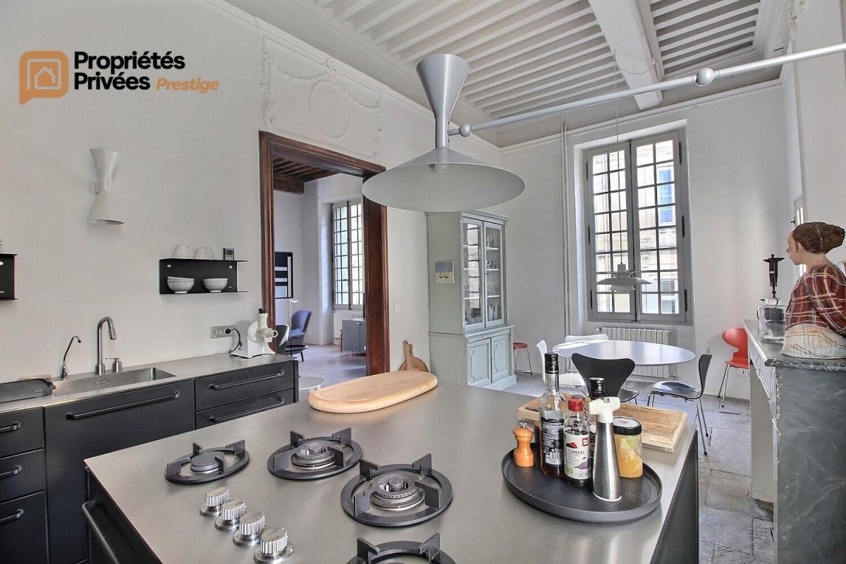 UZES Hotel particulier Uzes  rare en totalité , 10 pièce(s) 320 m2, Place Dampmartin 4