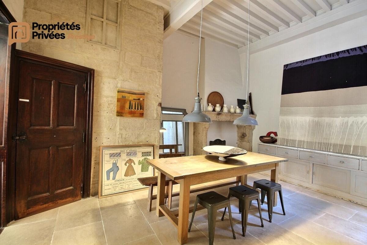 UZES Hotel particulier Uzes  rare en totalité , 10 pièce(s) 320 m2, Place Dampmartin 8