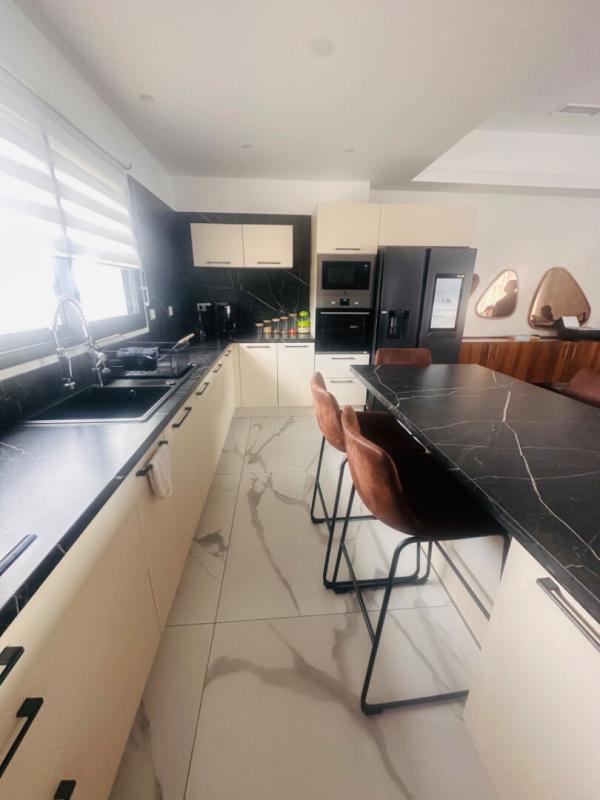 VENDRES Maison 4 pièces 110 m2 contemporaine de plain-pied avec piscine 3