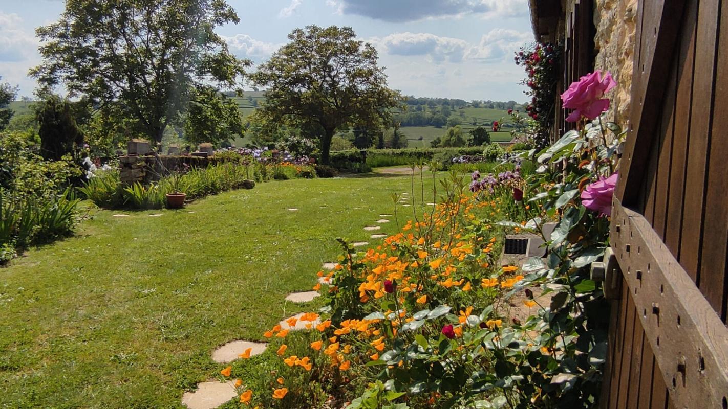 CHANGY Charmante longère en pierre à vendre à Changy de 200 m2 et ses 2000 Iris 3