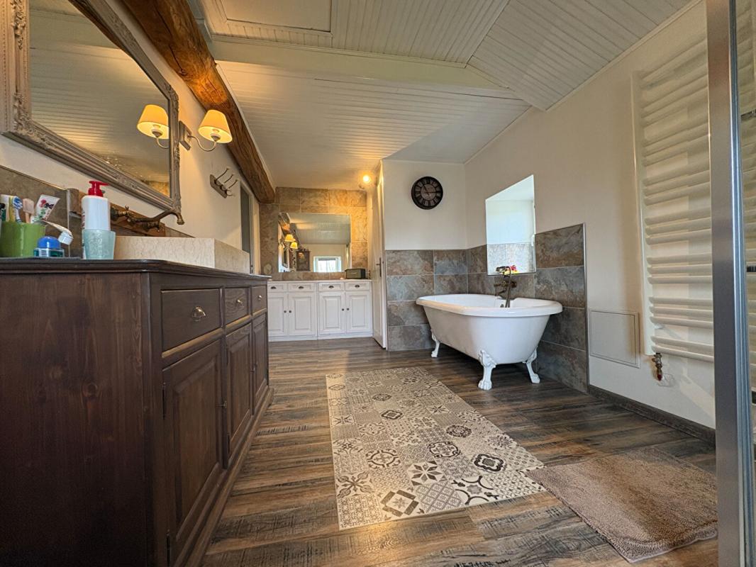 CELLES-SUR-BELLE Maison Celles Sur Belle  219 m² avec 6 chambres 15