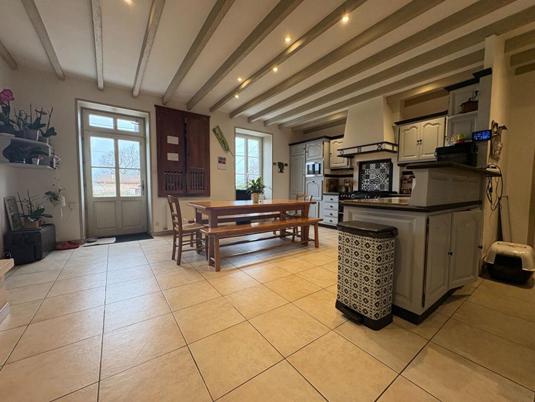 CELLES-SUR-BELLE Maison Celles Sur Belle  219 m² avec 6 chambres 5