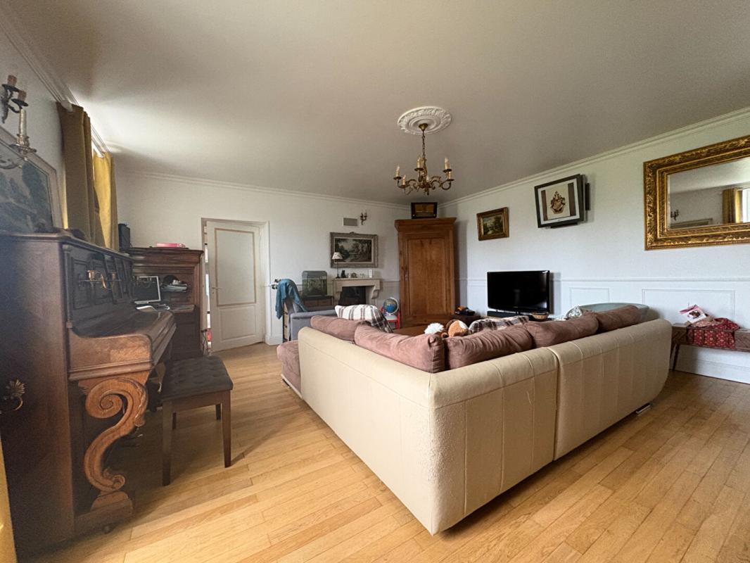 CELLES-SUR-BELLE Maison Celles Sur Belle  219 m² avec 6 chambres 8