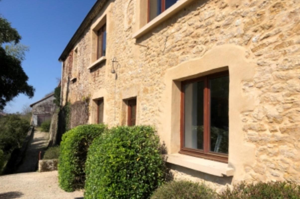 COUX-ET-BIGAROQUE Propriété périgourdine élégante avec maison d'amis, pigeonnier/studio, piscine et jardin de 5 000 m² 2