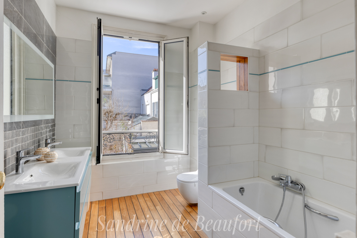 ASNIERES-SUR-SEINE Asnières Centre - Maison familiale avec jardin - 300 m de la mairie 14