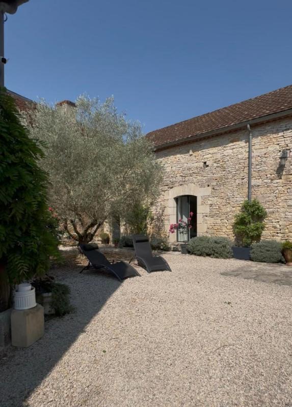 GABILLOU Maison de village en pierre - Charme et Authenticité 16