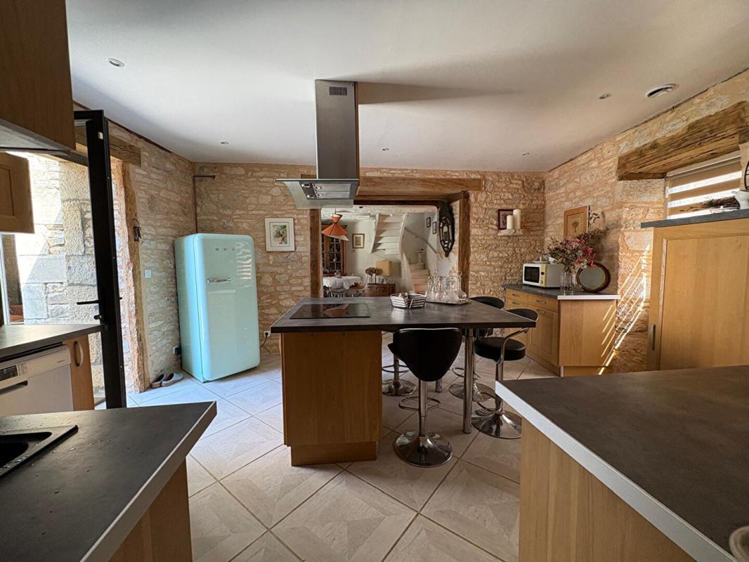 GABILLOU Maison de village en pierre - Charme et Authenticité 5