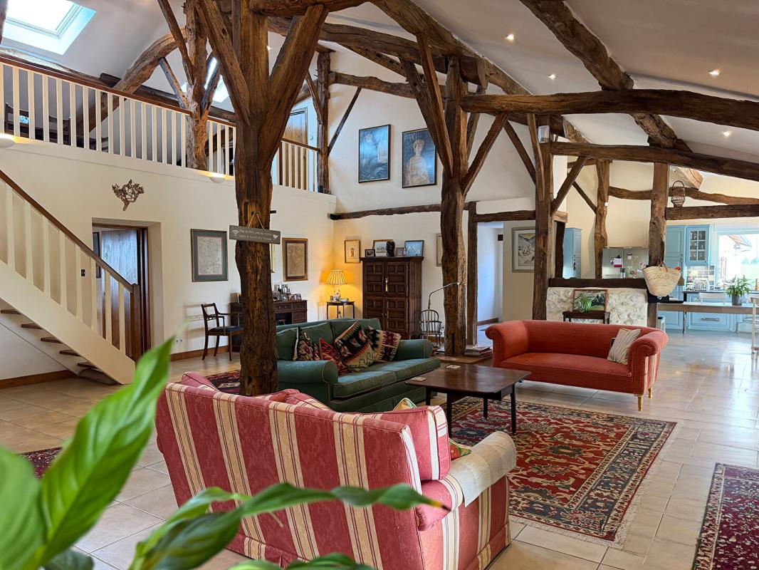 CANCON Superbe ferme rénovée avec soin avec piscine, grande grange et vues imprenables 4