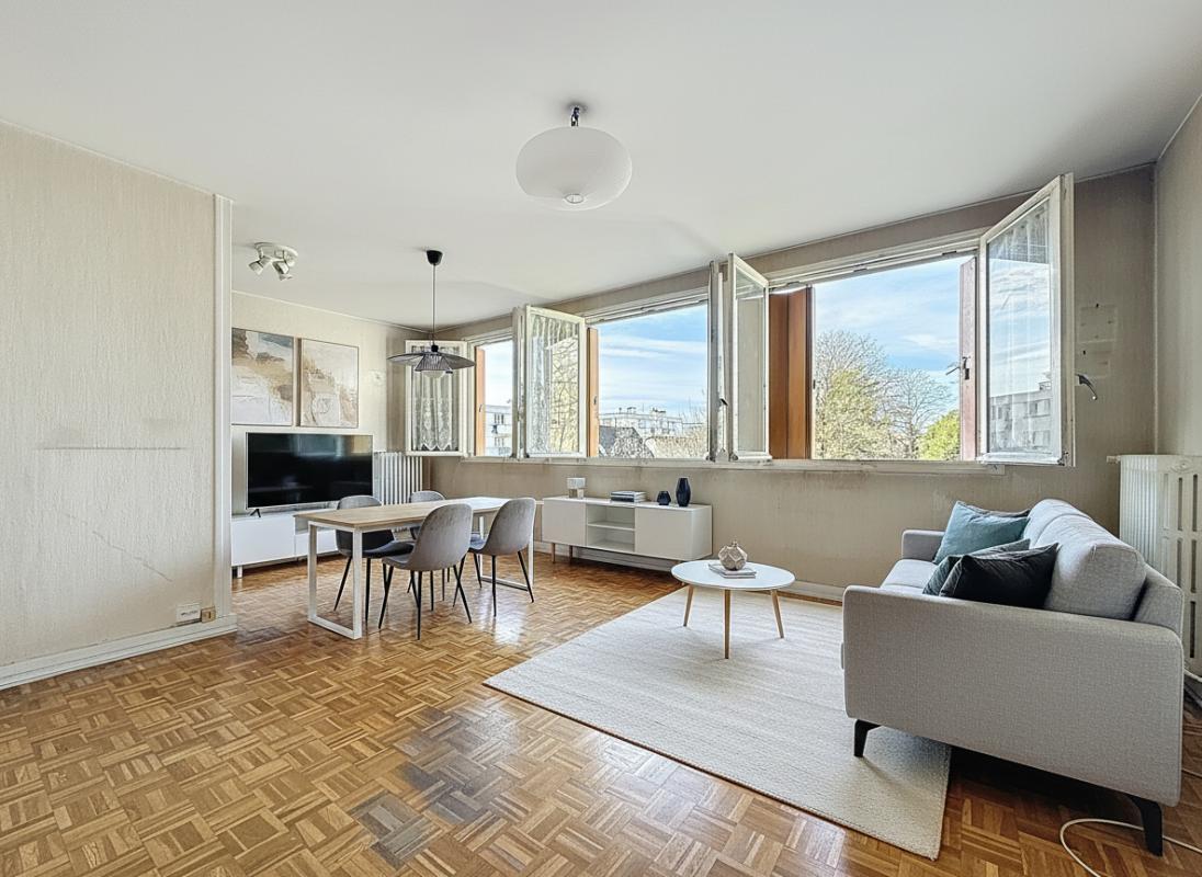 VILLEJUIF Grand  studio à Villejuif  métro 7 de 40 m2 Cave et Parking 1