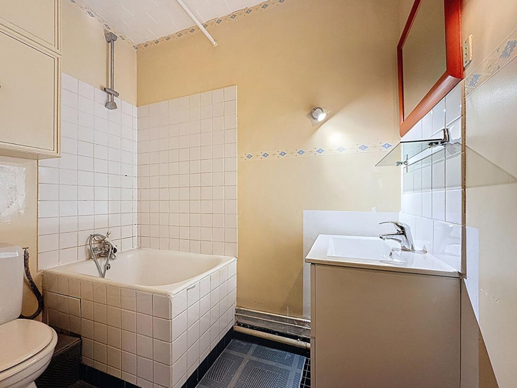 VILLEJUIF Grand  studio à Villejuif  métro 7 de 40 m2 Cave et Parking 3