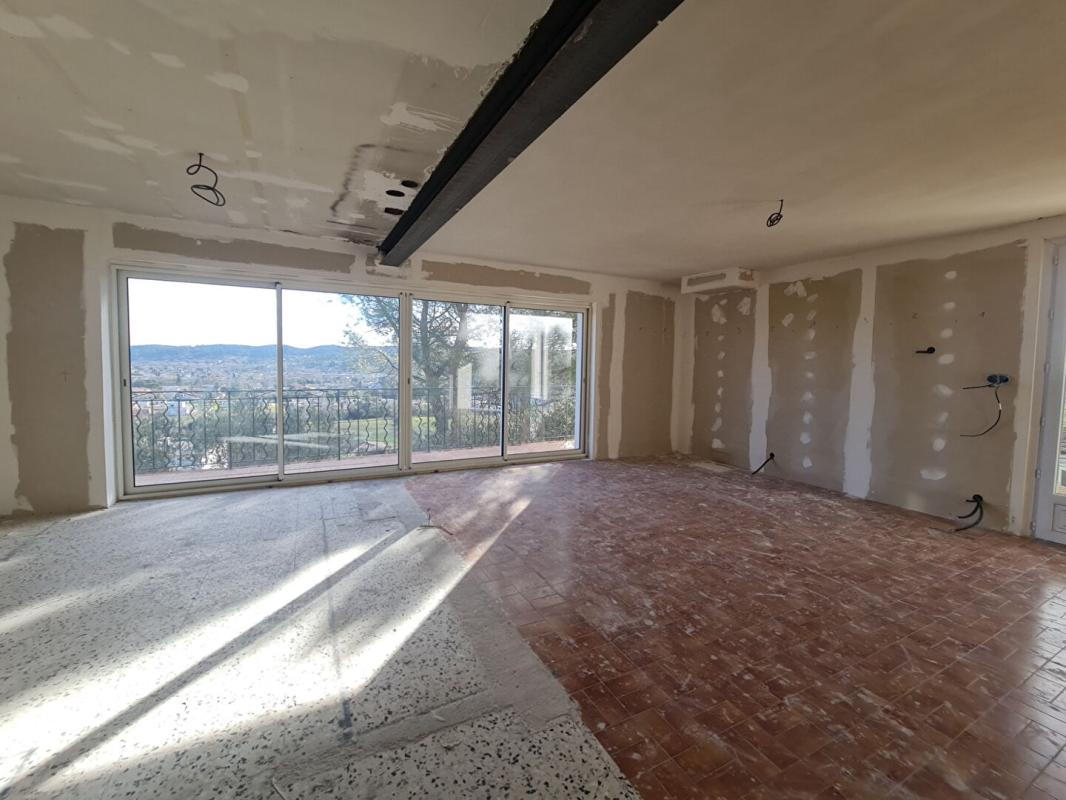 ALES Maison entièrement rénovée avec Vue dégagée et grand terrain 4