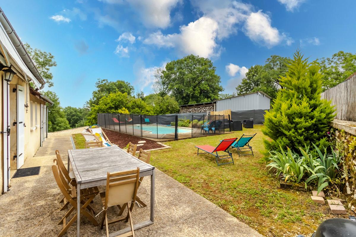 NAILHAC Maison familiale 6 pièces sur terrain de 1441 m² avec piscine 4