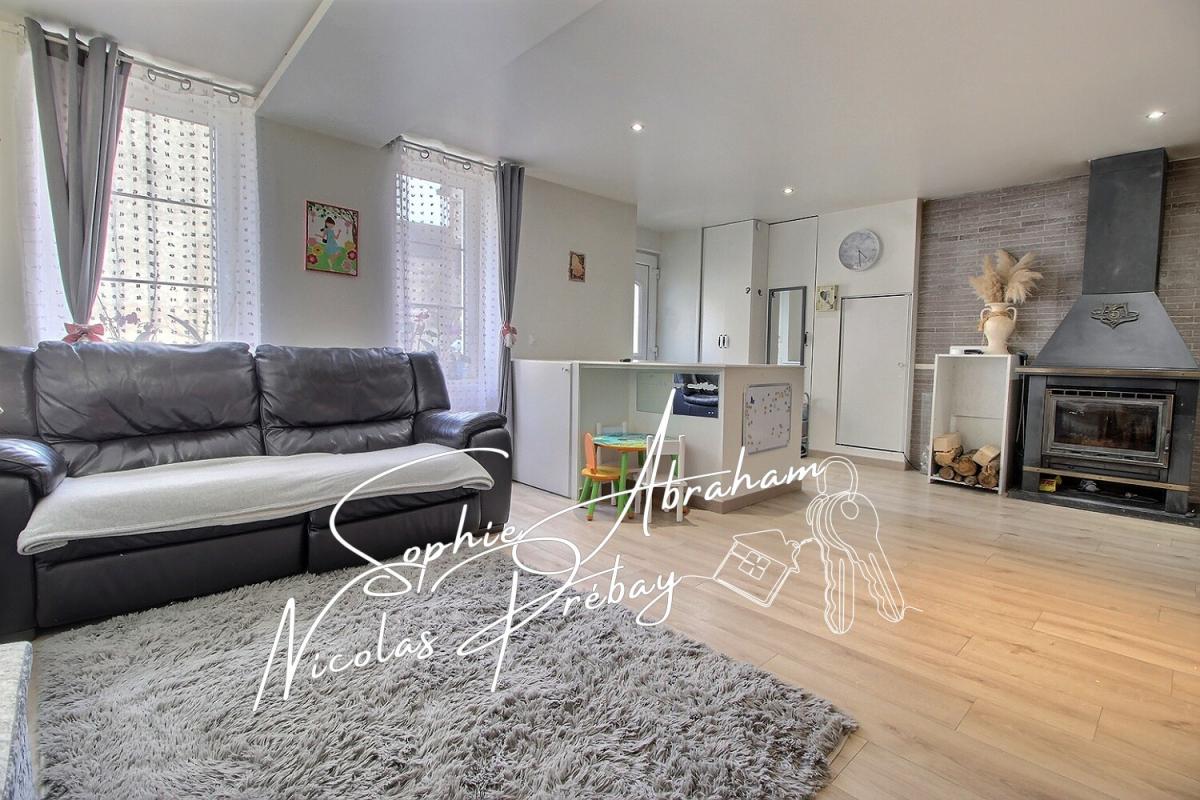 ANGERVILLE Ensemble de 2 habitations de type F3 avec terrasse et cour. Sans travaux ! 10