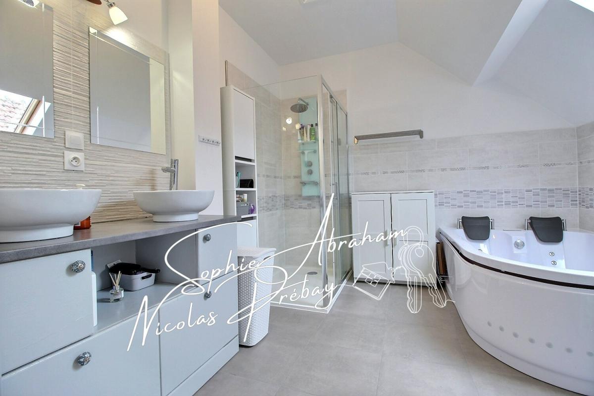 ANGERVILLE Ensemble de 2 habitations de type F3 avec terrasse et cour. Sans travaux ! 8