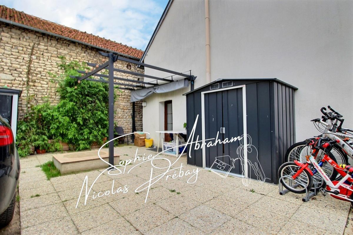 ANGERVILLE Ensemble de 2 habitations de type F3 avec terrasse et cour. Sans travaux ! 9