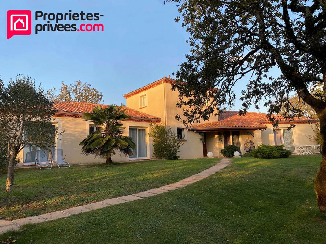 CAHORS Crayssac 46150 Maison de plain-pied 215 m² terrain et piscine 1