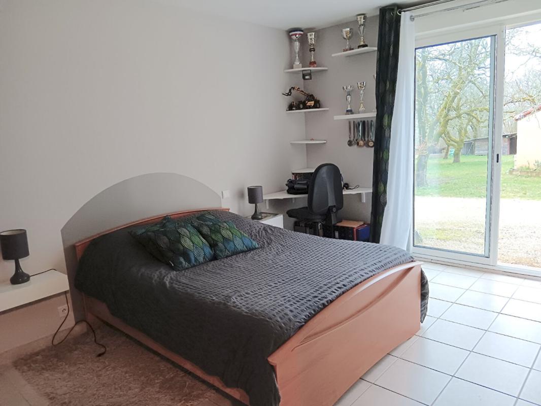 CAHORS Crayssac 46150 Maison de plain-pied 215 m² terrain et piscine 11