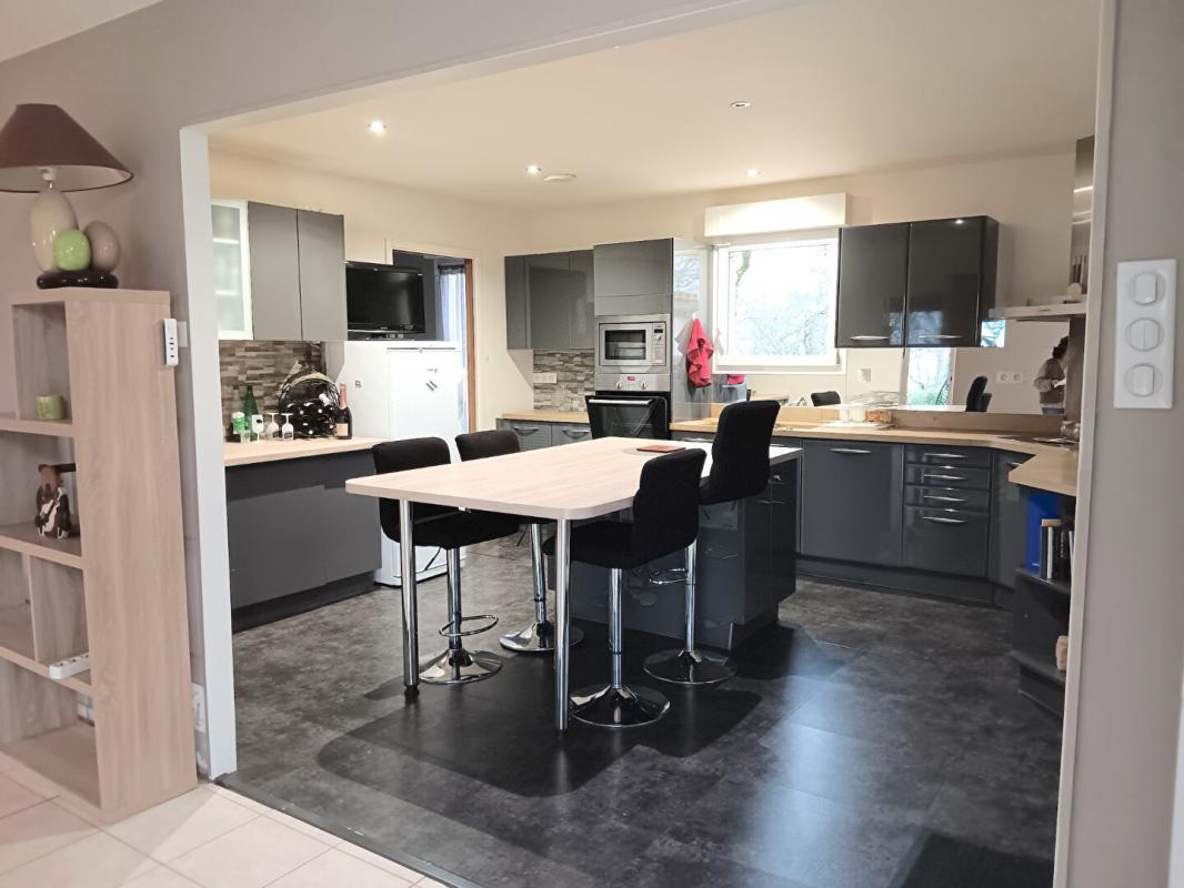 CAHORS Crayssac 46150 Maison de plain-pied 215 m² terrain et piscine 6