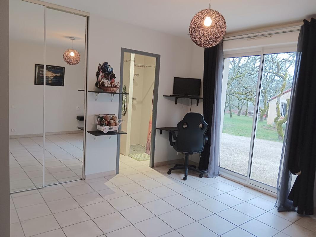 CAHORS Crayssac 46150 Maison de plain-pied 215 m² terrain et piscine 8