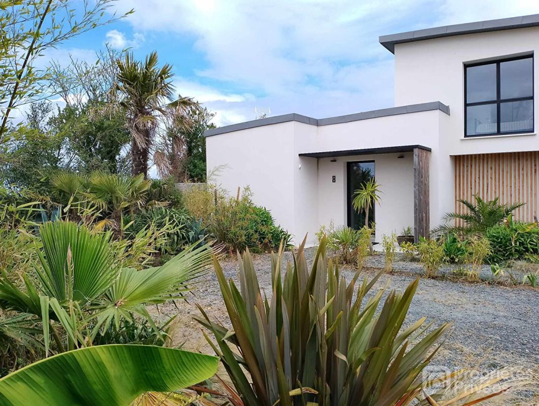 BOUSSAY Maison 155 M² . 5 P . 3 Chs . Bureau . 2 SDE 13