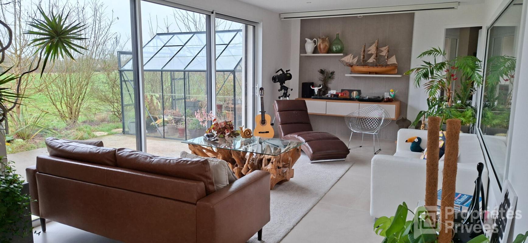 BOUSSAY Maison 155 M² . 5 P . 3 Chs . Bureau . 2 SDE 2