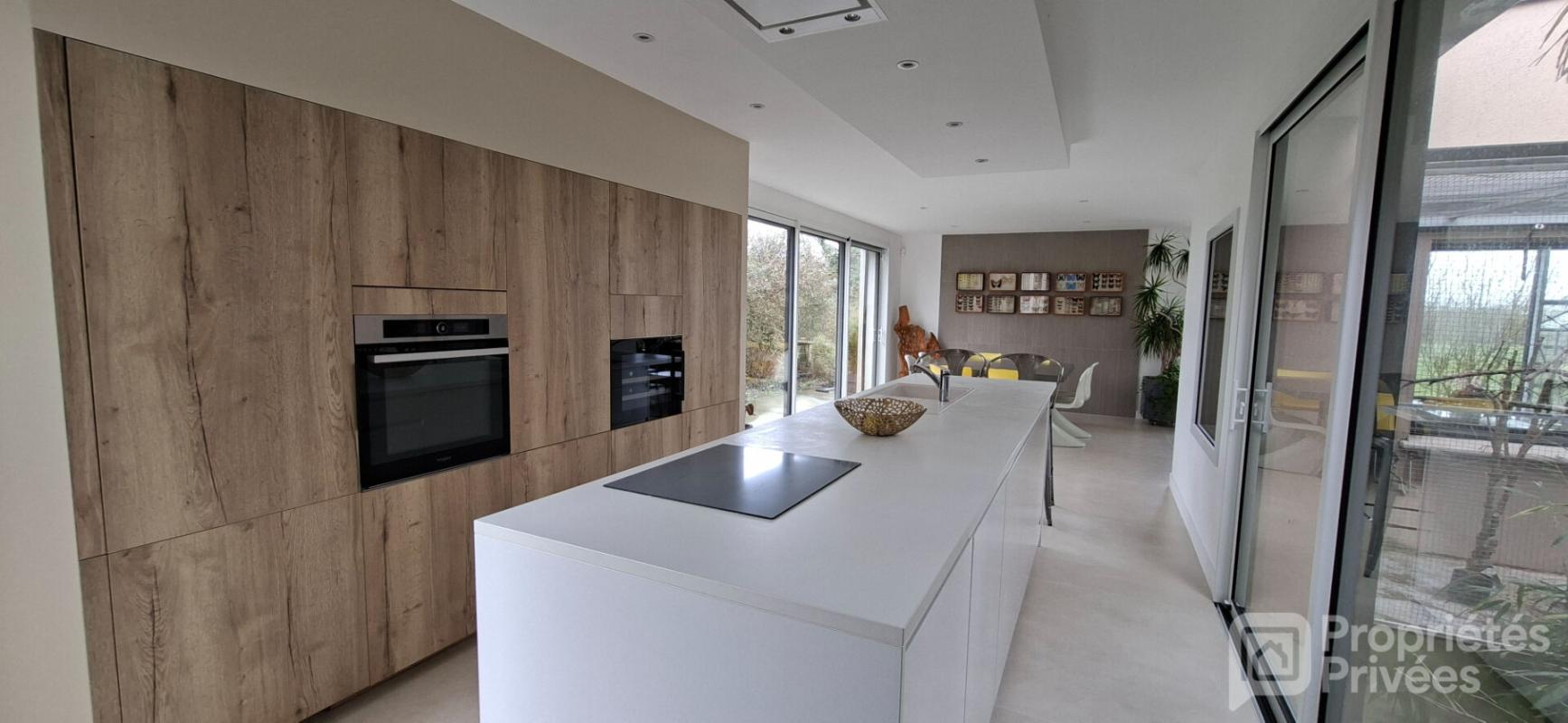 BOUSSAY Maison 155 M² . 5 P . 3 Chs . Bureau . 2 SDE 6