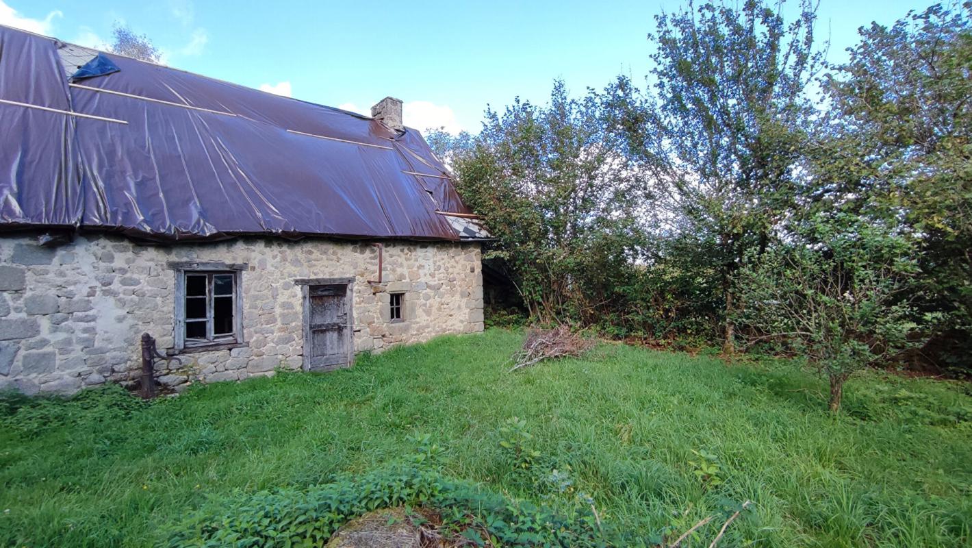SARROUX Ancien relais de poste à réhabiliter, Sarroux-Saint-Julien (Haute-Corrèze) 1